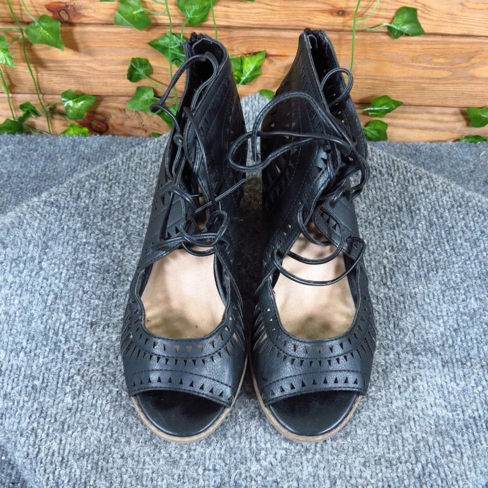 Maurices Women Laser Cut Lace Up Heeled Sandal Size 7 Dressy Black Bootie